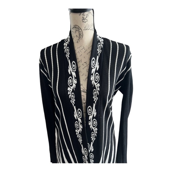 Gorgeous black and white long sweater - Picture 2 of 6